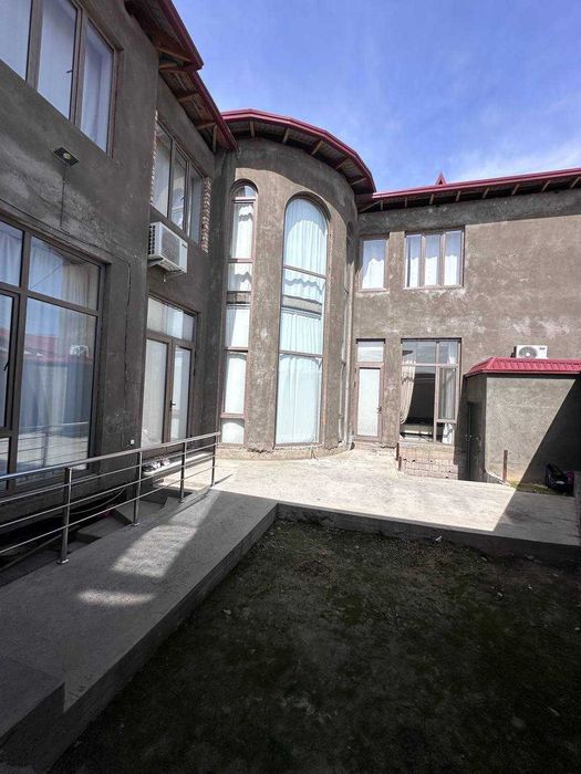 Просторный дом на 3 сотках — отличная локация!