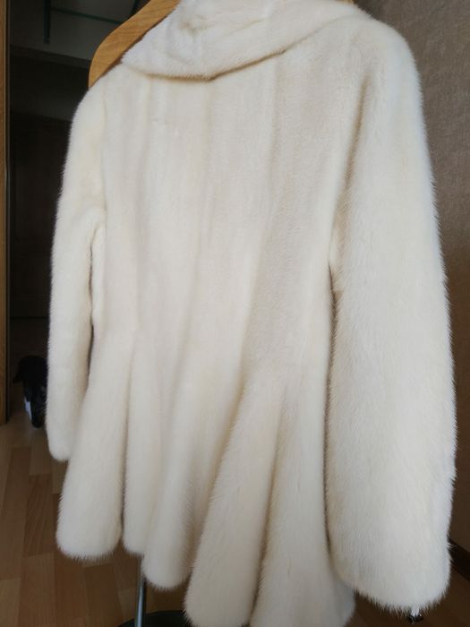 Шубка-свингер белая