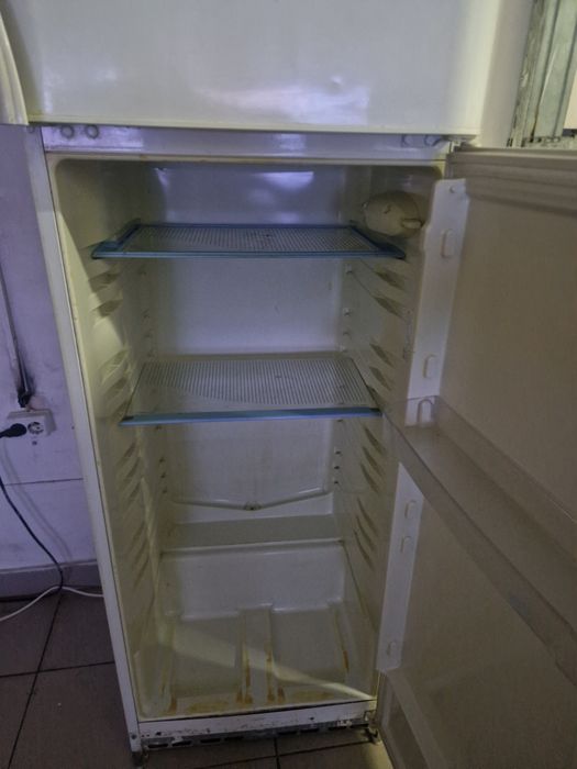 Продам холодильник Indesit