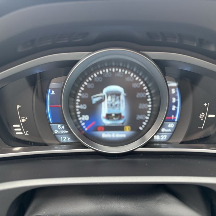 Volvo V40 R design
