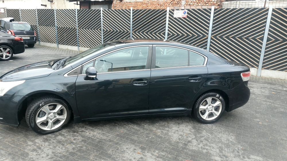 Vând Toyota Avensis