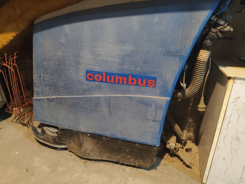 Машина за почистване на подови настилки