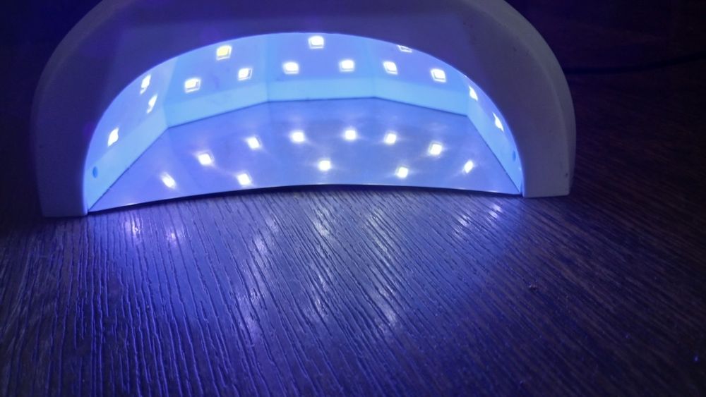 Ультрафиолетовая лампа для маникюра