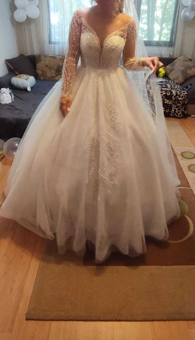 Rochie mireasa cu trena si voal lung