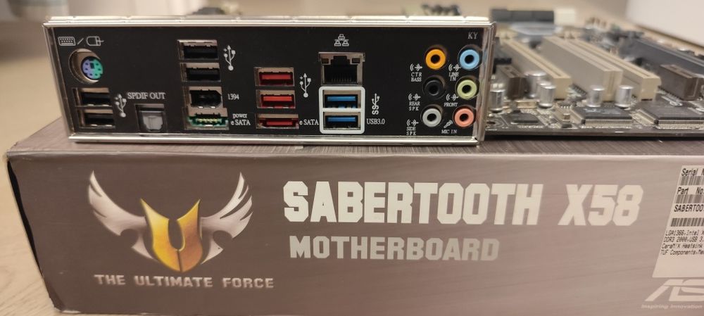 Kit placa de baza ASUS sabertooth x58 + CPU Intel Xeon X5675