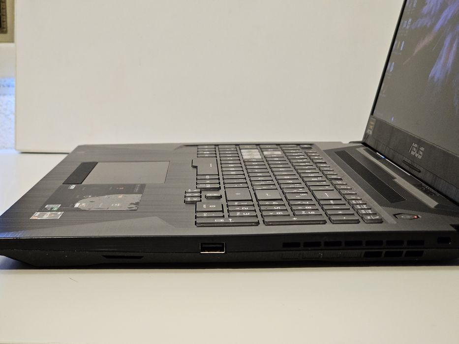 Laptop Asus Tuf Gaming A17 FX705IU
