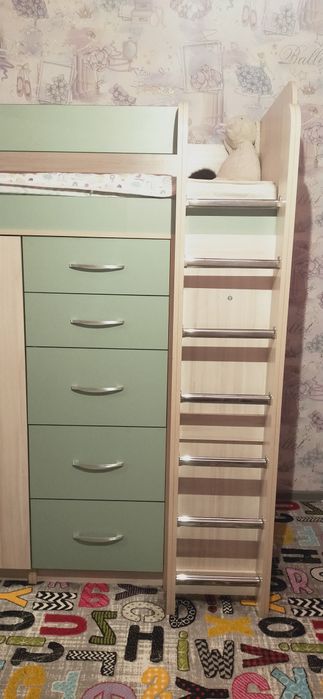 Продам детскую кровать -шкаф