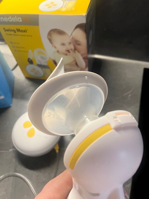 Ел. двойна помпа за кърма Medela Maxi Swing + подарък подл за кърмачки