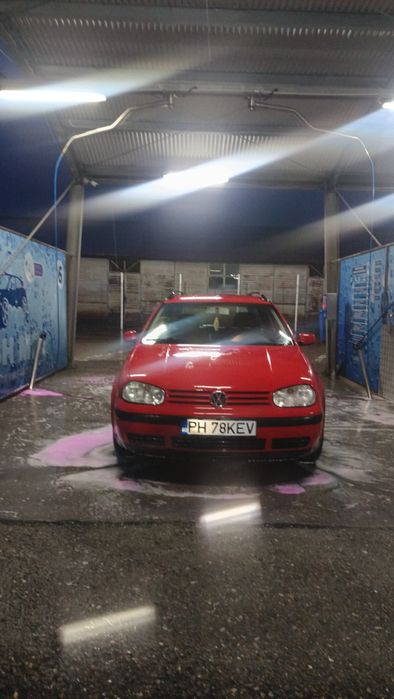 Vând sau schimb golf 4