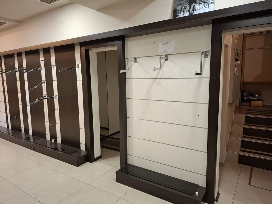 Стелажи, рафтове, магазин за дрехи