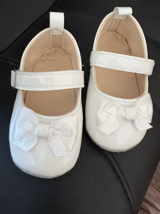 Лачени пантофки за повод