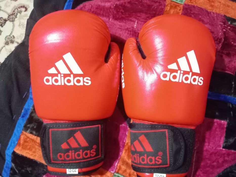 Боксерский перчатка