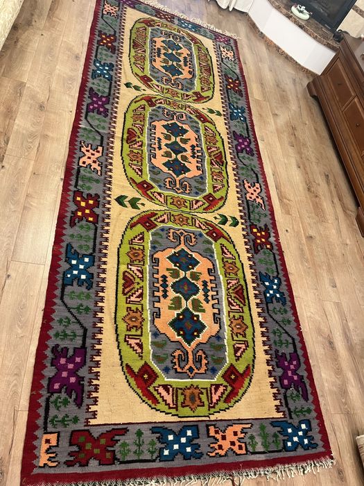 Covor din lâna naturala, țesut manual la razboi.