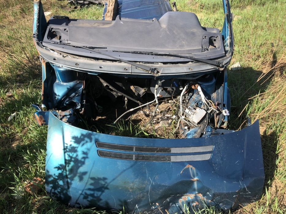 Мерседес Вито на запчасти , бампера нет.