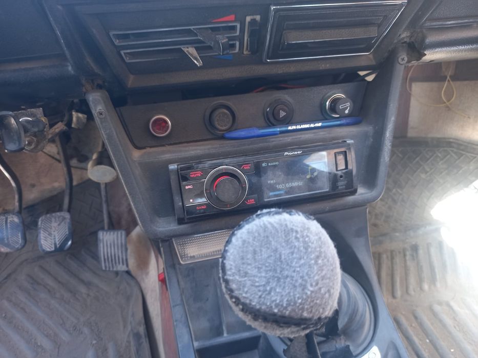 Автомобиль Жигули 2103