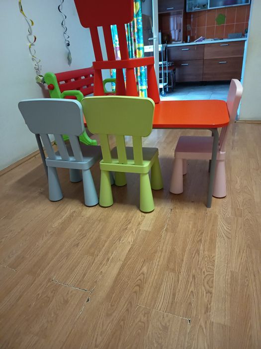 Vând scaune copii utile și într-o grădiniță.
