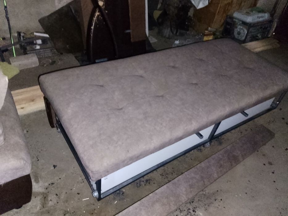 Продам диван состояние среднее