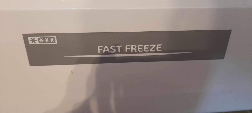 Продавам фризер Zanussi с чекмеджета