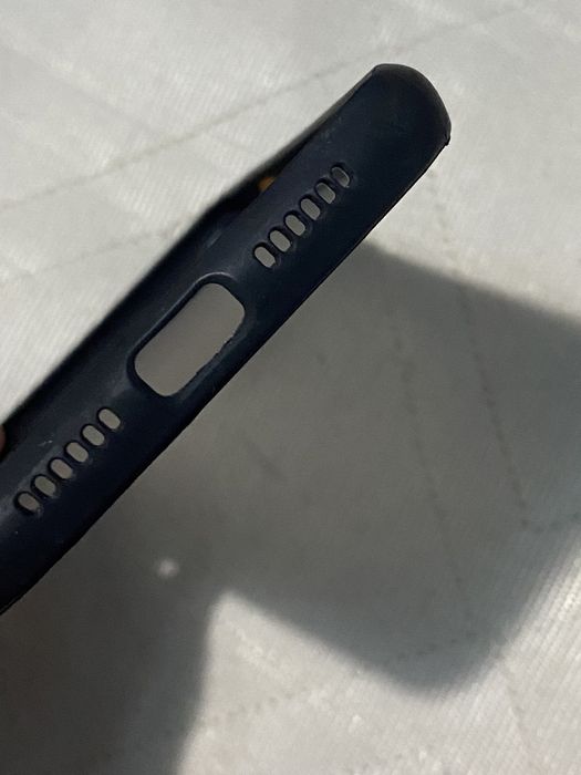 Vând husă iPhone 11