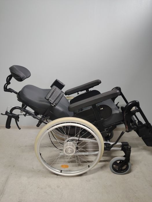 Carucior pliabil/fotoliu rulant pentru persoane cu dizabilitati.141