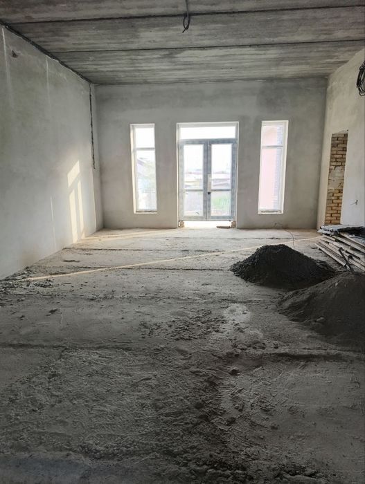 Manejda 2 Etajli uy sotiladi 300m²