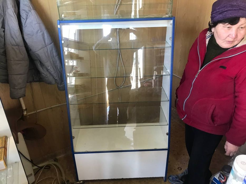 Витриный шкаф 1.40 на 80