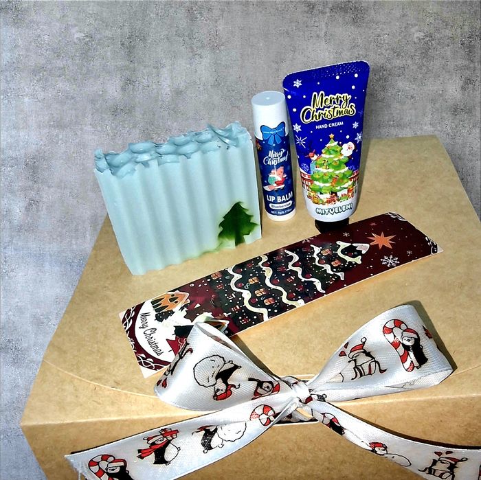 Коробки подарочные с лентой!