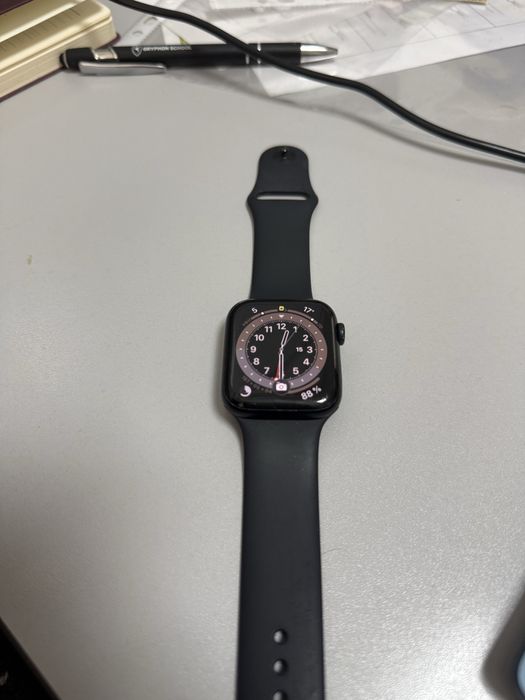 Продам часы Apple watch SE