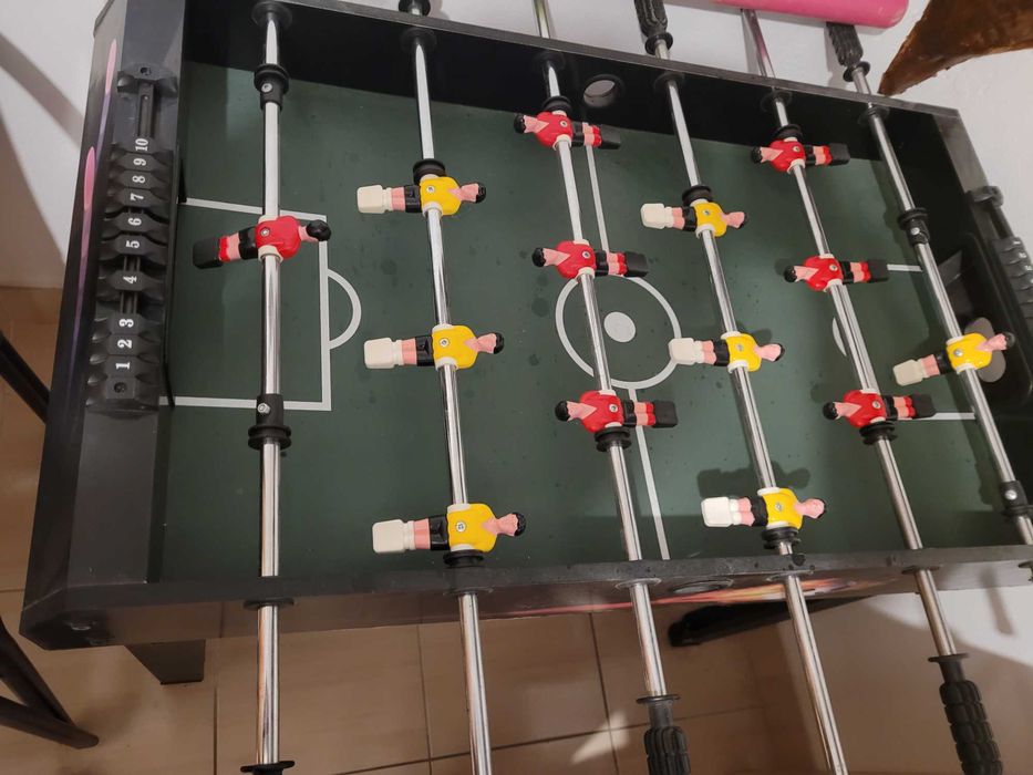 Joc fotbal , biliard ,tenis sah de masă