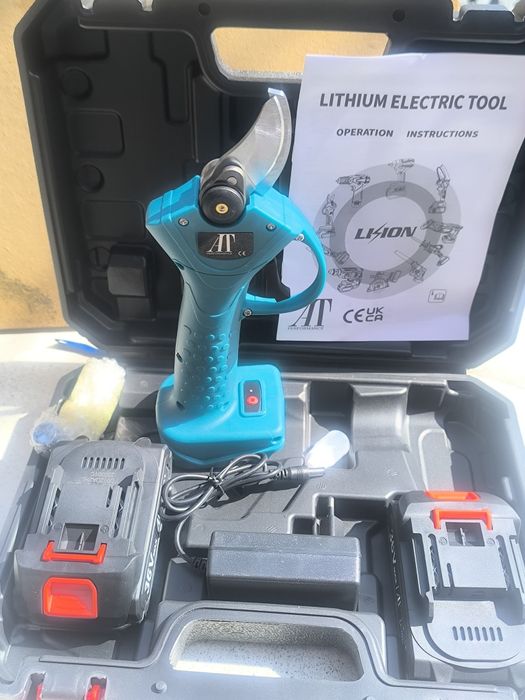 Vând foarfeca  cu acumulator