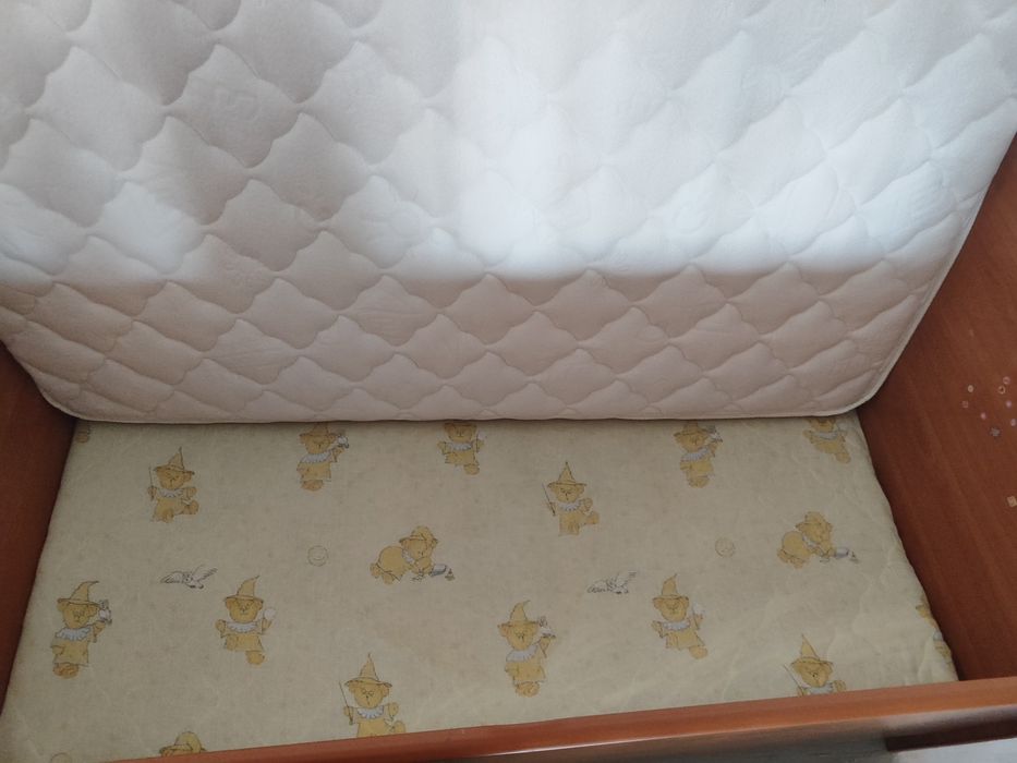 Детска кошара / легло с матрак в добро състояние