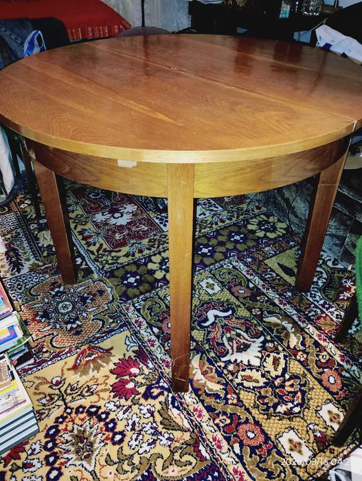 Масивна трапезарна маса