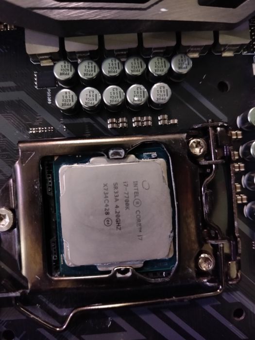 i7-7700K + ROG Maximus IX Hero + 16GB DDR4 Corsair RX580 8Gb