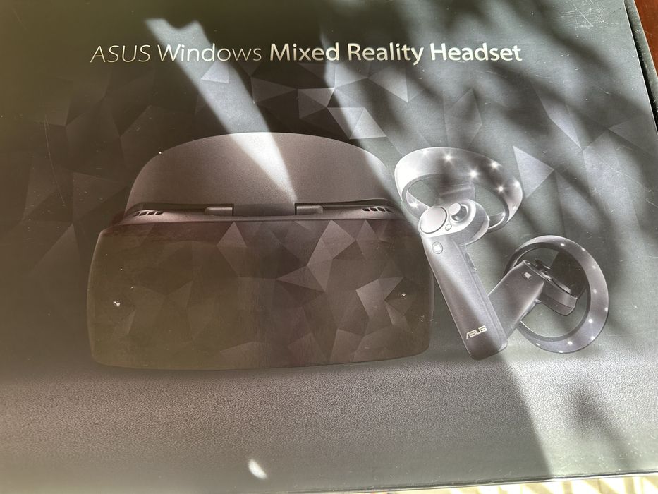 Ochelari virtuali ASUS