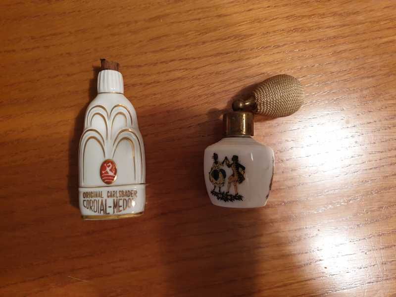 Класически ретро флакон бутилка от парфюм декорация с позлата от 60-те