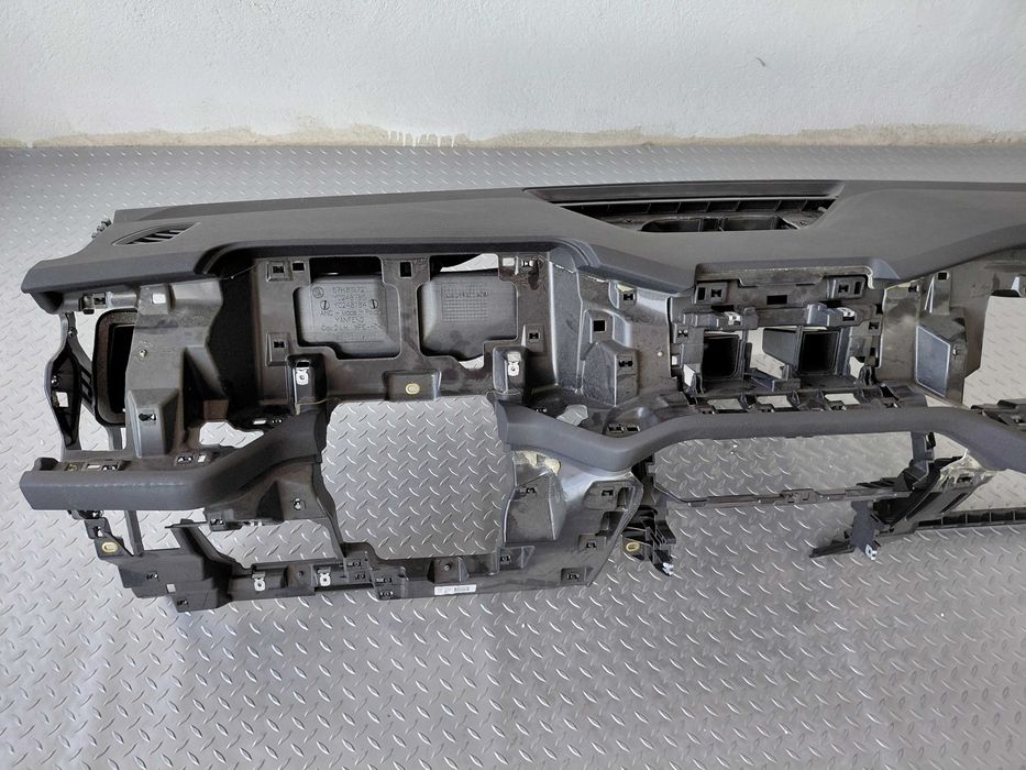 Ново Табло Skoda Kodiaq Шкода Кодиак Черна гума без Head UP