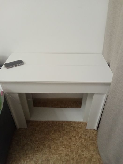 Стол раздвижной.