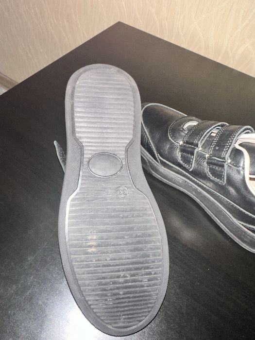 Продам школьные туфли на мальчика
