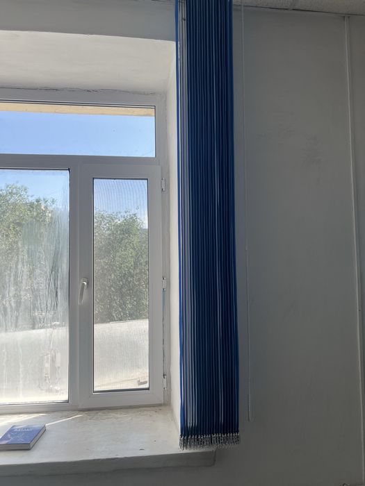 Один  штук жалюз.