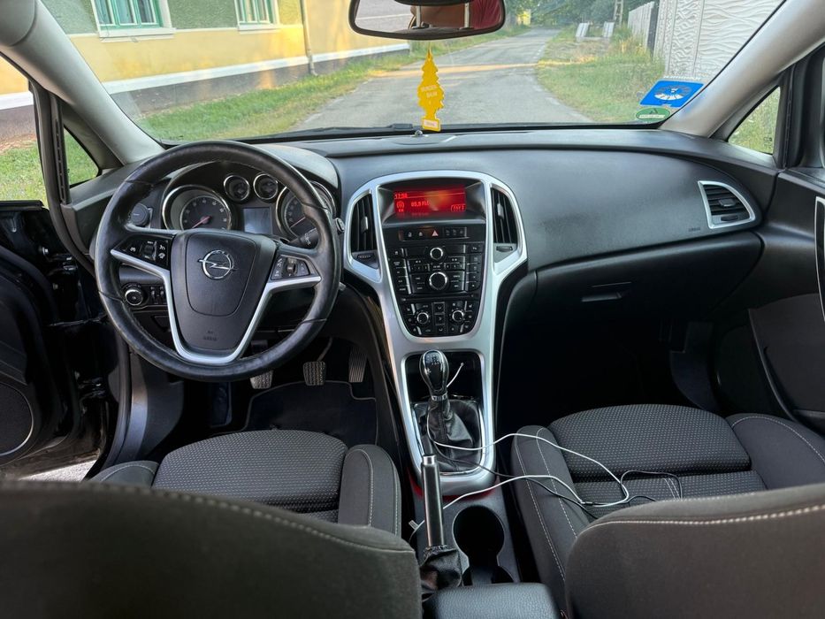 Vând Opel Astra J An 2013