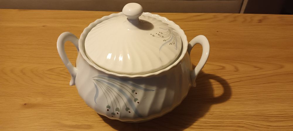 Български порцеланов сервиз от соца - супник, различни видове чинии