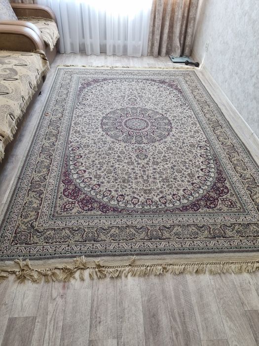 Продам ковёр 2 на 3