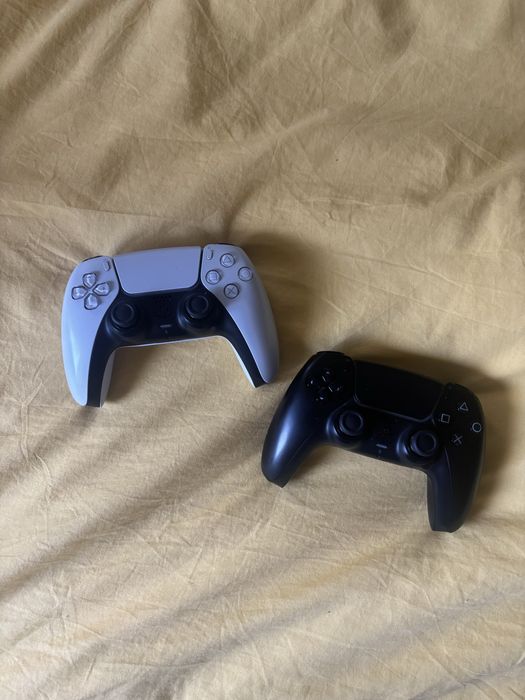 PS5 digital cu doua manete