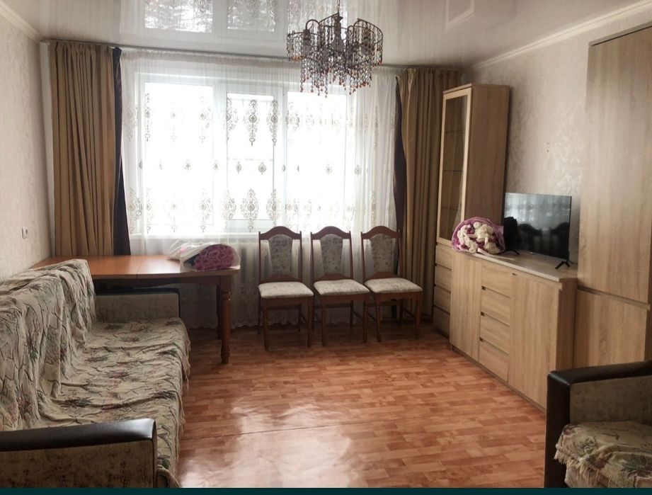 Стол со стульями