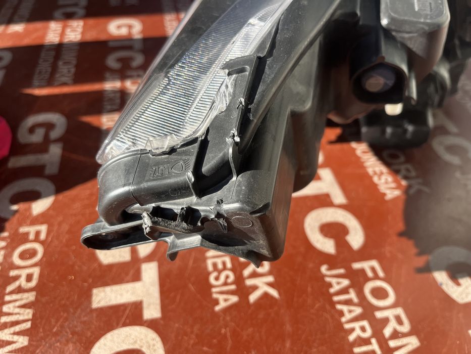 Ляв и десен фар Toyota Yaris 2020- Full led