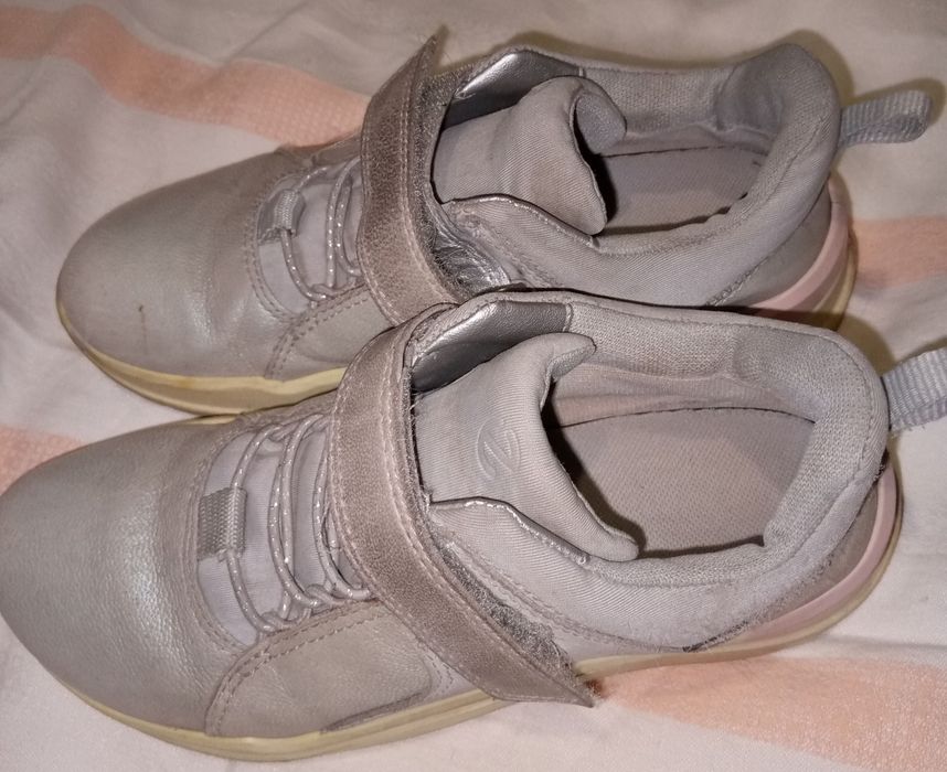 Кроссовки на девочку