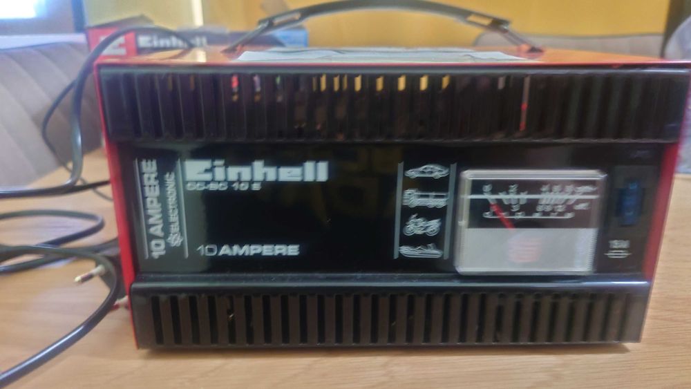 Зарядно устройствo Einhell CC-BC 10 E