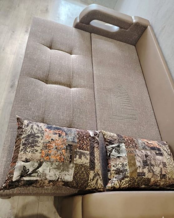 Продам  диван в хорошем состоянии