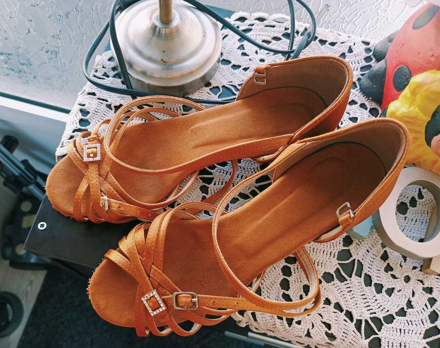 Обувки за спортни танци