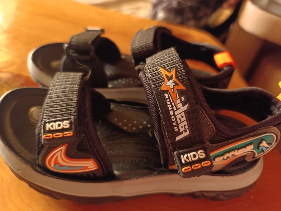 Продам сандали для мальчика